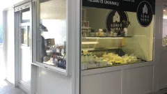 Parduodamas pieno produktu krautuvele