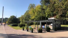 Kavinė "Pavėsis", Žvėryne, prie pėščiųjų tilto į Vingio parką