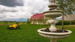 PUIKIAI PRIŽIŪRĖTA KAIMO TURIZMO SODYBA SU 3 HA ŽEMĖS SKLYPU