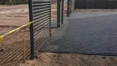 Klojam trinkelės, statom bortus, statom tvoras,