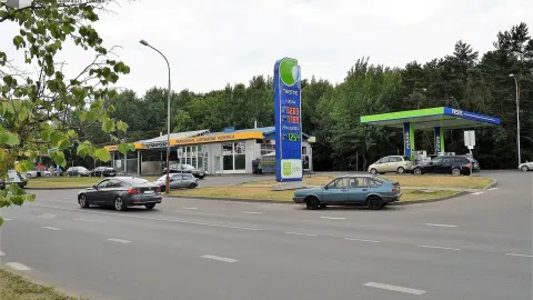 DEGALINĖ - AUTOMAŠINŲ PLOVYKLA - PARDUOTUVĖ - SERVISAS - 14 ARŲ KOMERCINIS SKLYPAS - 1