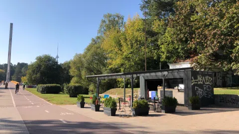 Kavinė "Pavėsis", Žvėryne, prie pėščiųjų tilto į Vingio parką - 1
