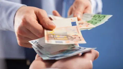 FINANSINIŲ PROBLEMŲ SPRENDIMAI - 1