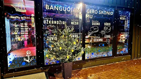 Parduodama alkoholio, maisto prekių parduotuvė - 1