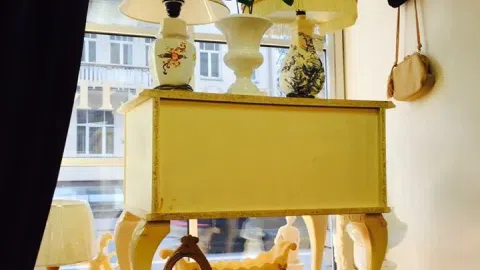 Drabužių/senovinių daiktų parduotuvė - 1