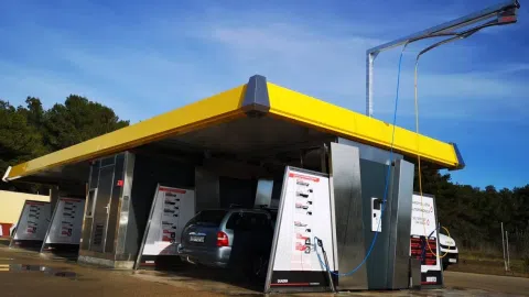 AUTOMOBILIŲ SAVITARNOS PLOVYKLA - 1