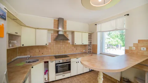 Parduodamas jau paruoštas ir puikiai veikiantis verslas!  Svečių namai IDILE, įsikūręs Visagino krašte (Lietuva) vaizdingame miško rajone.