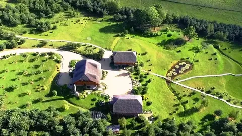 Parduodama sodyba/vila su visa iranga ir baldais