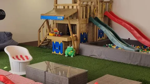 Parduodamas vaikų žaidimų kambarys