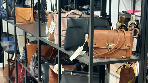 Rankinių el. parduotuvė su prekių likučiais