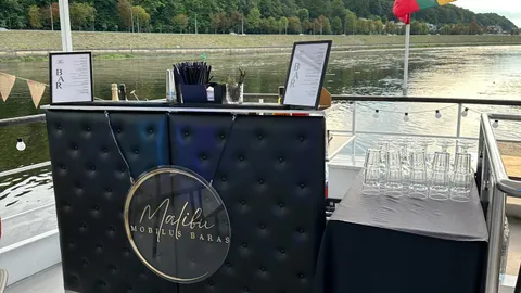 Parduodamas veikiantis mobilaus baro verslas