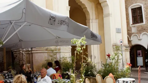 Restoranas "12 Istorijų" Aušros vartų g.