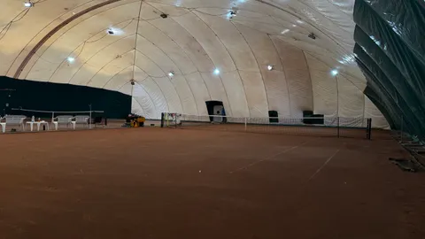 PARDUODAMI TENISO KORTAI KAROLINIŠKĖSE (Vilnius)