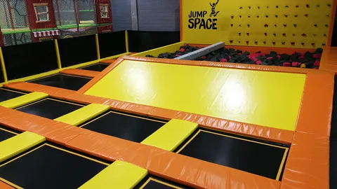 Parduodama batutų parko ir vaikų pramogų įranga