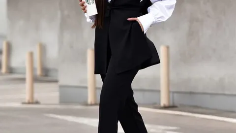 Lietuviškas prekės ženklas su siuvykla ir spaudos įranga