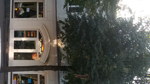 Parduodamas veikiantis gėlių salonas